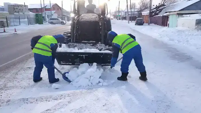 Более 1,2 тысячи единиц спецтехники задействуют в уборке снега в Астане (3)