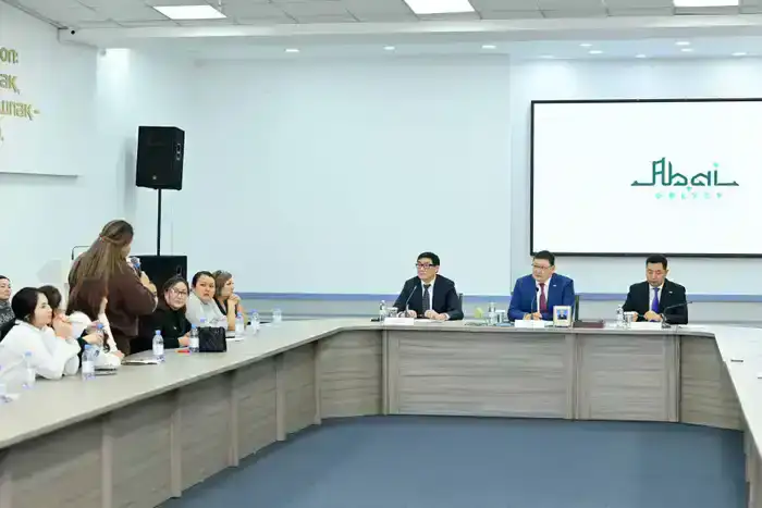 Аким области провел прием граждан по актуальным вопросам (6)