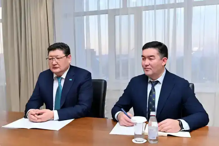 Поддержка государства талантливых деятелей культуры: встреча акима области с поэтом Төлегеном Жангалиевым