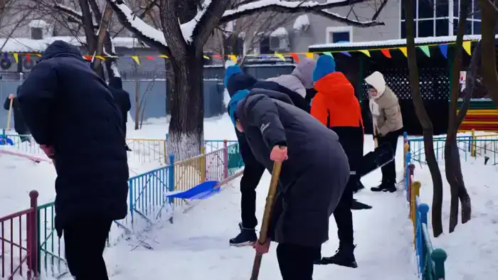 «Снежный десант»: столичные школьники провели общегородскую волонтерскую эстафету (3)