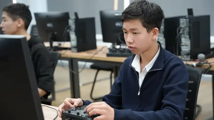 В области Жетісу впервые состоялись региональные соревнования по дрон-рейсингу и авиамоделированию (5)