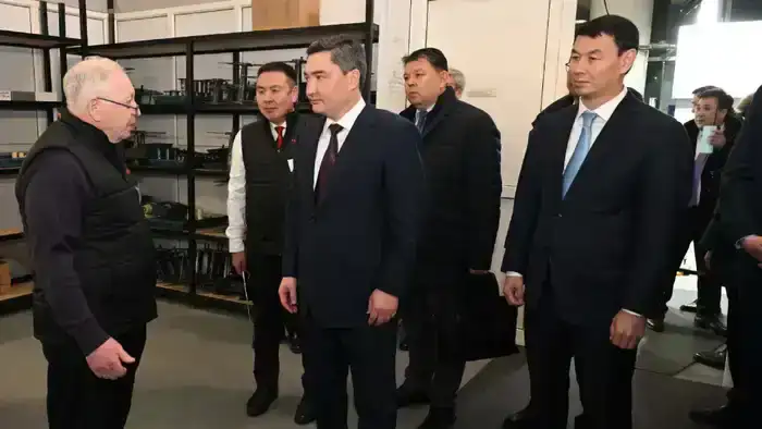 Олжас Бектенов проверил исполнение поручений Президента по развитию высокотехнологичных производств на территории СЭЗ «ПИТ «Алатау» в Алматы (5)