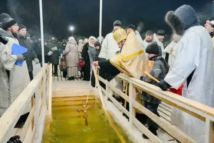 Традиционные крещенские купания в Астане: объединение сообщества в праздновании