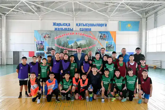 Аким области посетил спортивные объекты в селе Бескарагай (4)