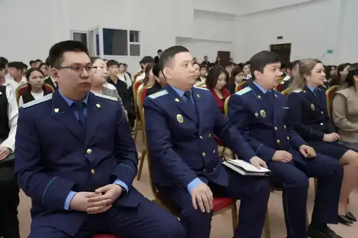 В Астане открыли «Клуб будущих прокуроров» для школьников (4)