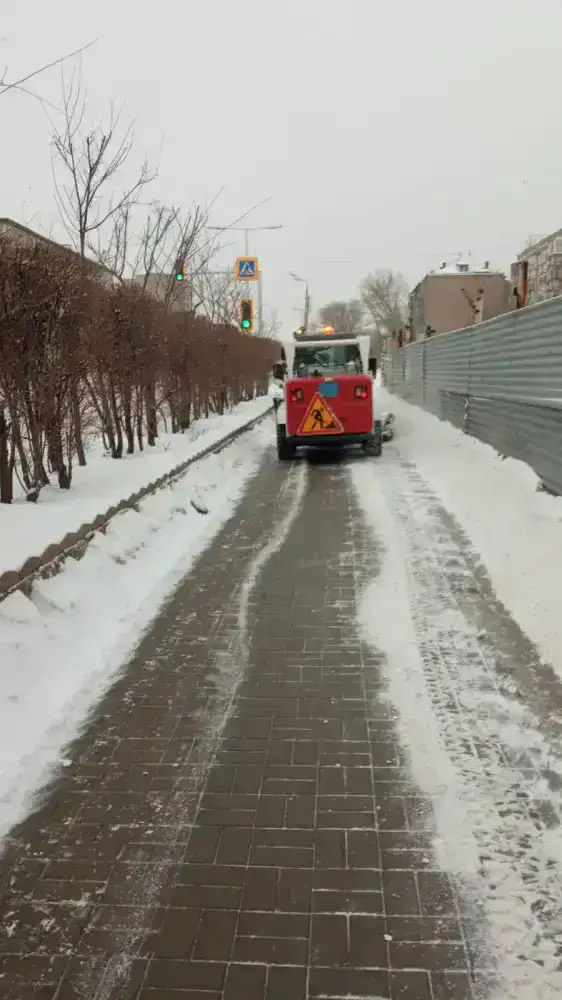 Обильный снегопад в Астане: коммунальные службы работают круглосуточно (7)