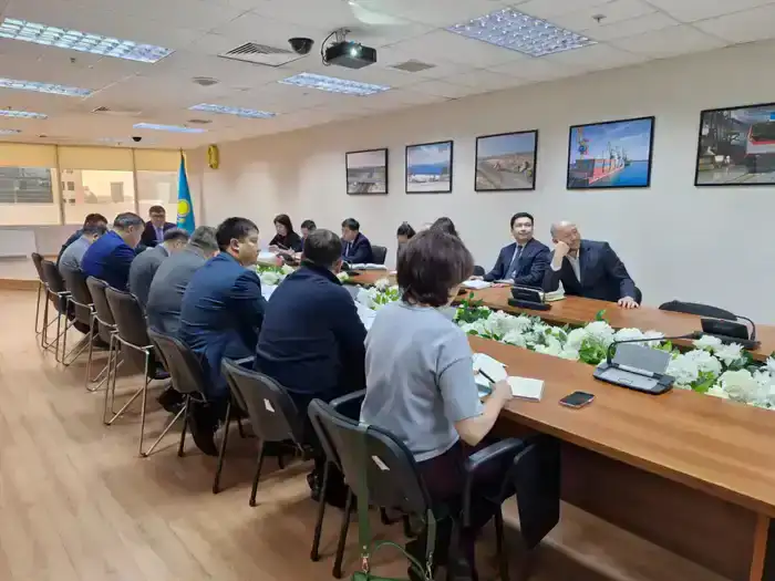 В Минтрансе обсудили планы работы КаздорНИИ и НЦКДА на текущий год (5)