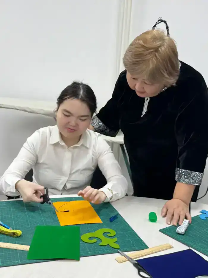 В Алматы открылась первая швейная и ткацкая мастерская для социальной адаптации (4)