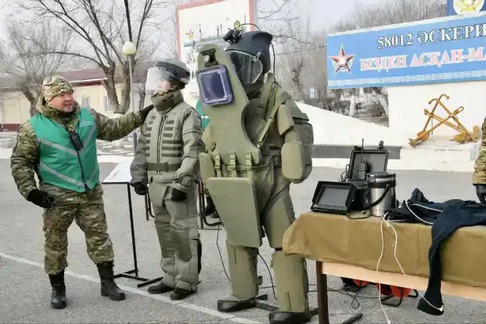 Роботы, дроны и четвероногие саперы: в Конаевском гарнизоне прошел пресс-тур для представителей СМИ (5)