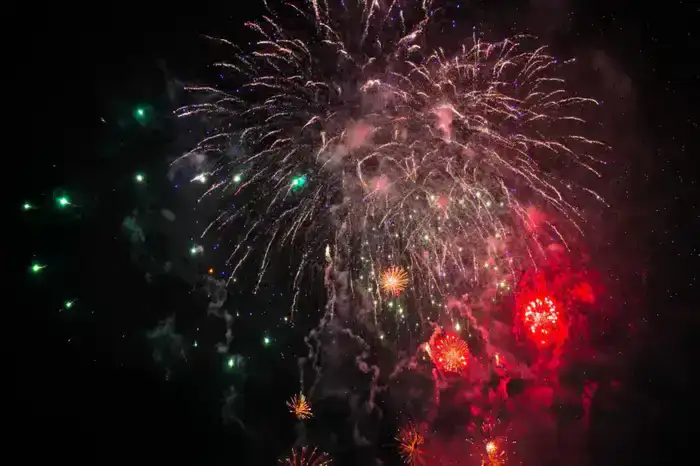 Новогодние салюты в Астане запустили в двух местах (4)