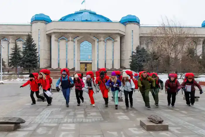 Французское телешоу Pekin Express снимает Алматы: Вознесенский собор и Центральный парк в центре внимания