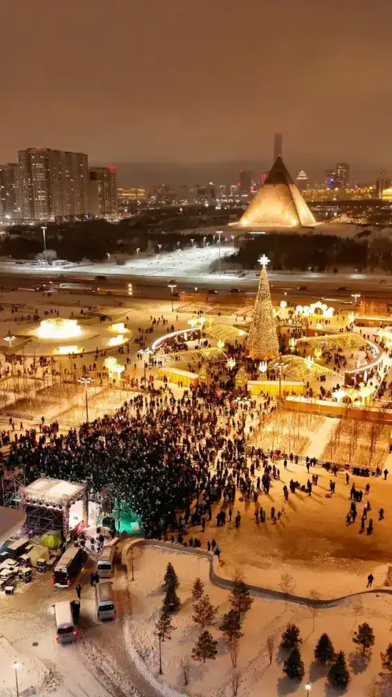 В столице в новогоднюю ночь проходят праздничные концерты (10)