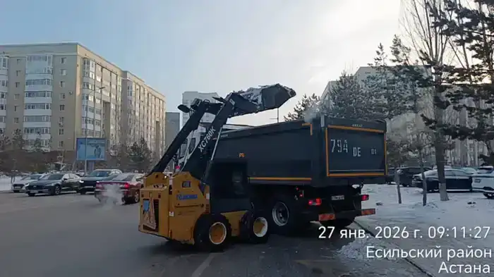 Более тысячи единиц спецтехники задействовано в снегоуборочных работах в Астане (4)