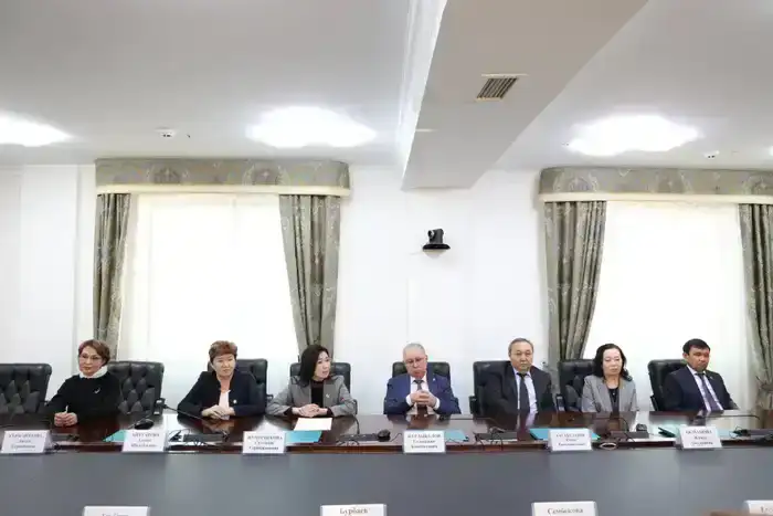 В Высшем Судебном Совете поздравили Баймолдину Зауреш Хамитовну с 70-летним юбилеем (5)