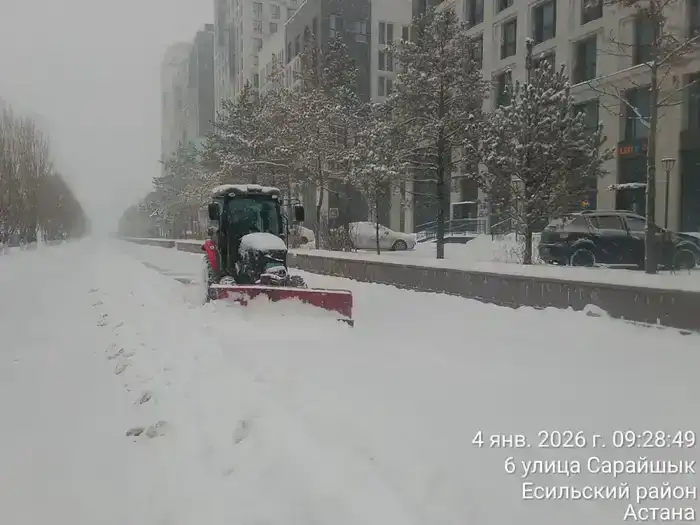 Более 3000 дорожных рабочих и свыше 1600 единиц спецтехники задействованы в снегоуборочных работах в Астане (6)
