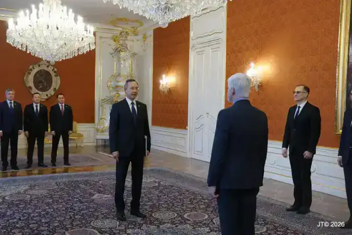 Посол Казахстана вручил верительные грамоты Президенту Чехии