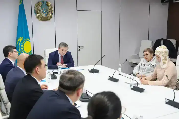 Министр промышленности и строительства РК провёл приём граждан (3)