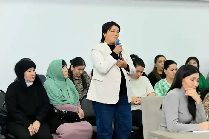 Аким области провел прием граждан по актуальным вопросам (7)