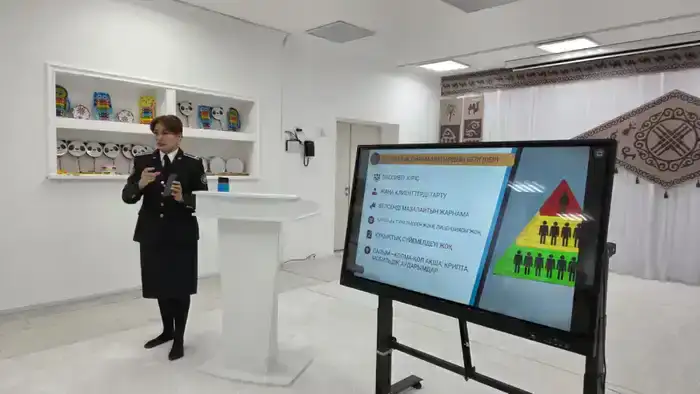 В Астане родители дошколят услышали о мошенничестве от сотрудников Департамента экономических расследований