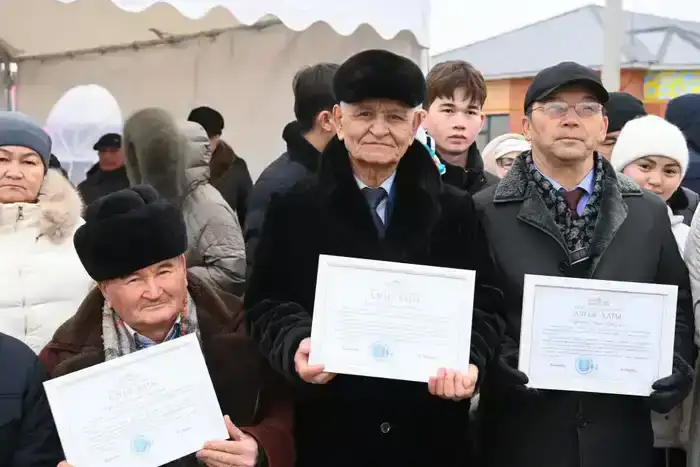 Жителям поселка Шиели вручили ключи от квартир в микрорайоне «Шугыла» (10)