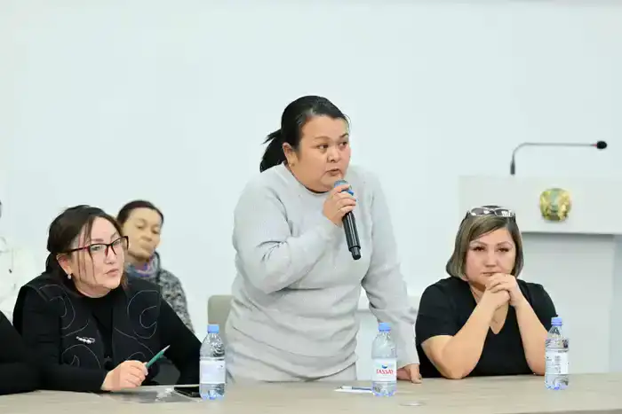 Аким области провел прием граждан по актуальным вопросам (9)