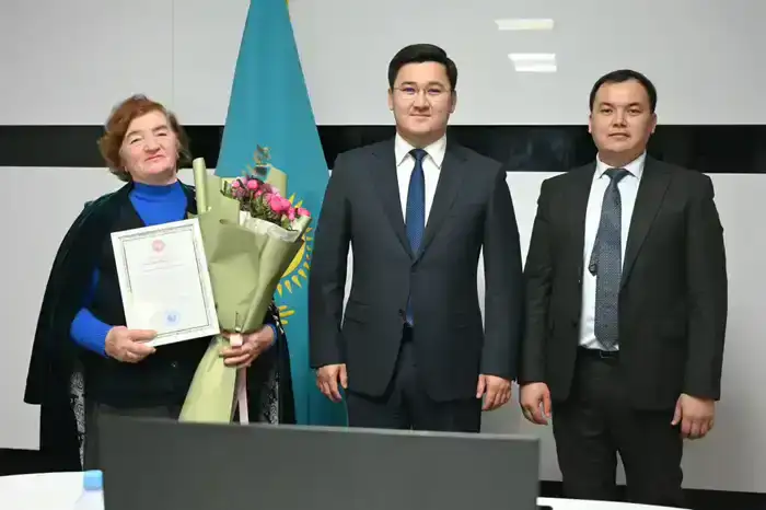 Жительница Жетысая 40 лет убирает улицы бесплатно