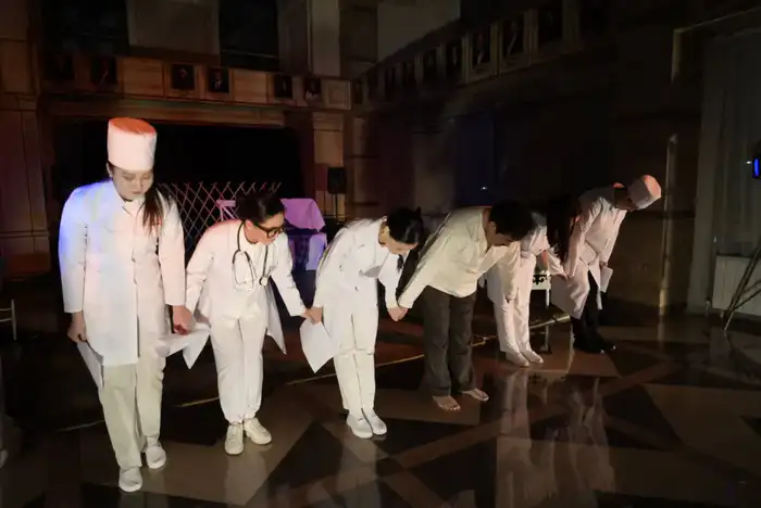 В области Жетісу академический драматический театр имени Бикен Римовой представил моноспектакль «Мұқағали» (7)