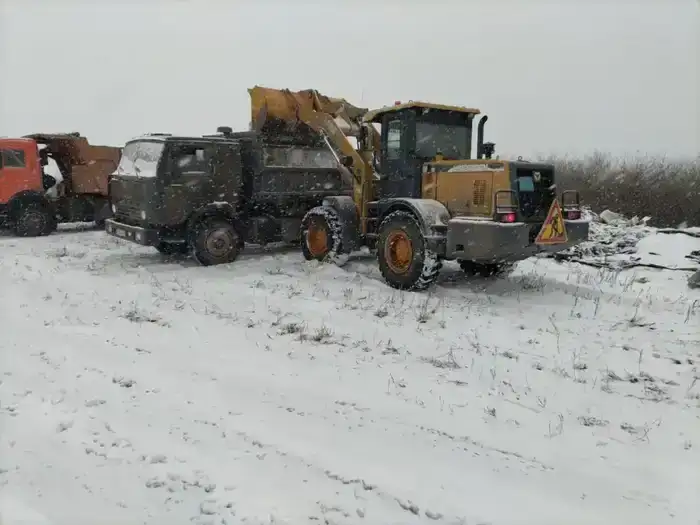 Обильный снегопад в Астане: коммунальные службы работают круглосуточно (6)