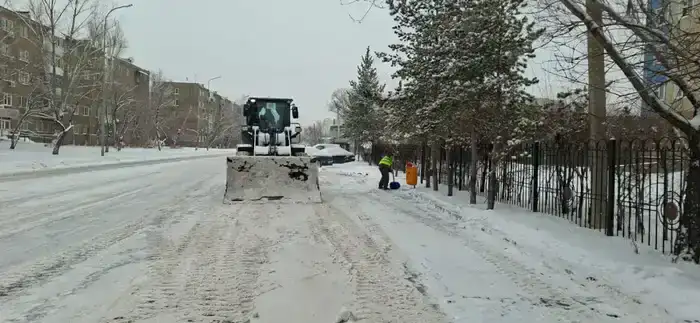 Зимний фронт: более 3000 дорожных бойцов и 1675 единиц техники сражаются со снегом в Астане