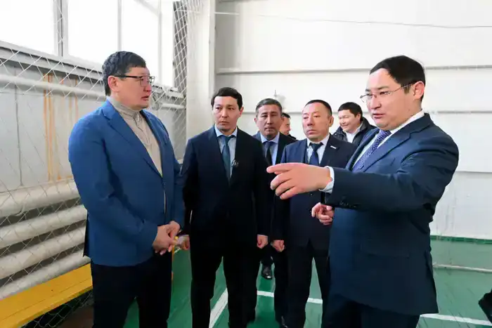 Аким области посетил спортивные объекты в селе Бескарагай (2)