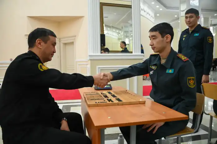 Шахматы и тоғызқұмалақ: битва умов в Астане!