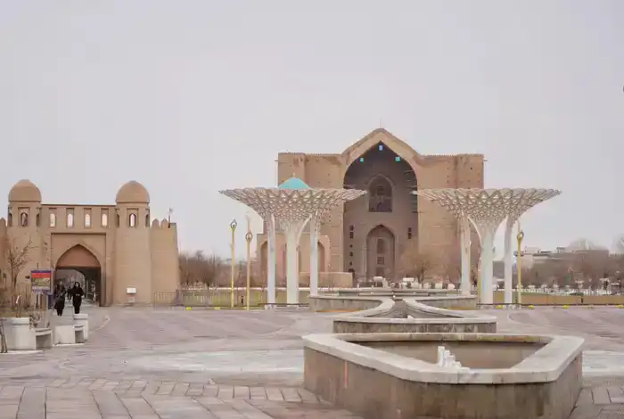 МИНИСТРЫ ВОДНОГО ХОЗЯЙСТВА УЗБЕКИСТАНА И КАЗАХСТАНА ПОСЕТИЛИ МАВЗОЛЕЙ ХОДЖИ АХМЕДА ЯСАУИ В ТУРКЕСТАНЕ (2)