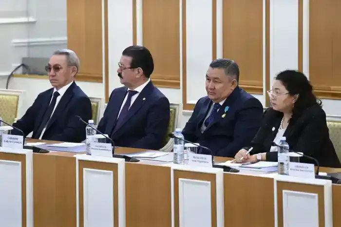 Конституционная комиссия приступила к обсуждению проекта поправок (7)