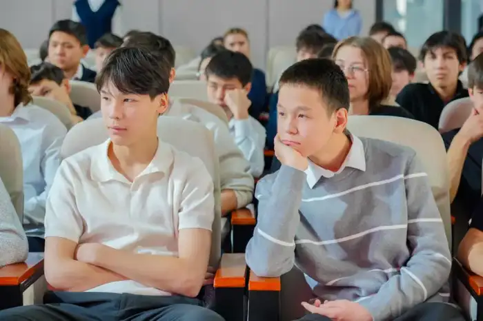 «Закон и порядок»: в Астане известный боксер встретился со школьниками (2)