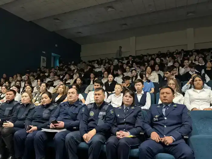 «Закон и порядок»: в Астане прошла профилактическая встреча со школьниками (5)