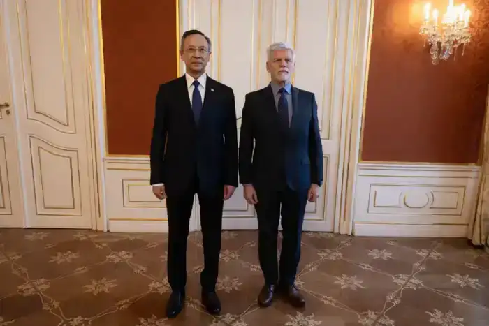 Посол Казахстана вручил верительные грамоты Президенту Чехии (2)