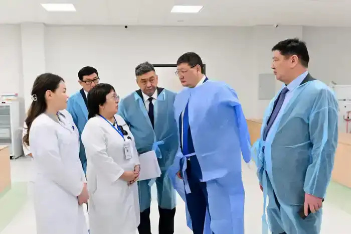 Аким области посетил нефрологический центр в Семее (9)