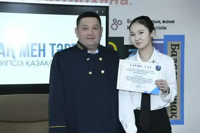 «Закон и порядок»: судебное заседание инсценировали в столичной школе для учащихся (10)