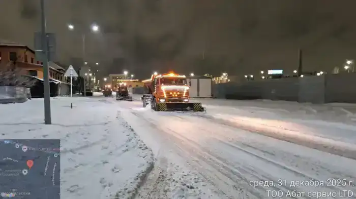 Тысяча единиц спецтехники задействована в снегоуборочных работах в Астане (2)