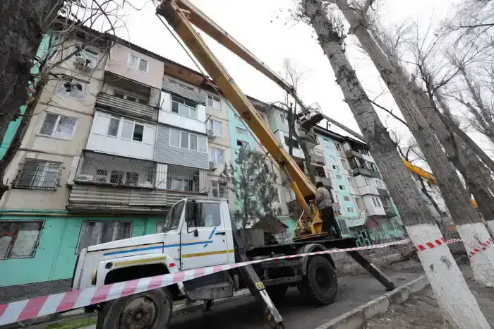 Пожар в многоэтажном доме в Таразе: аким области Ербол Карашукеев инспектирует меры по восстановлению