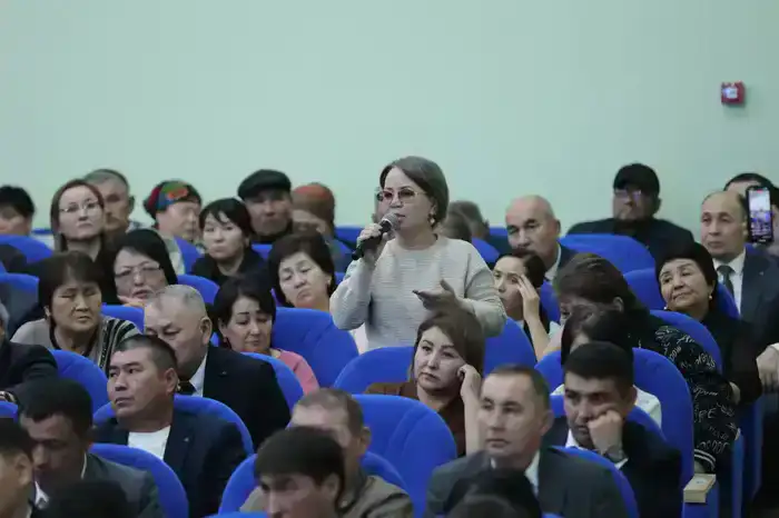 Ербол Карашукеев встретился с жителями Жамбылского района (8)