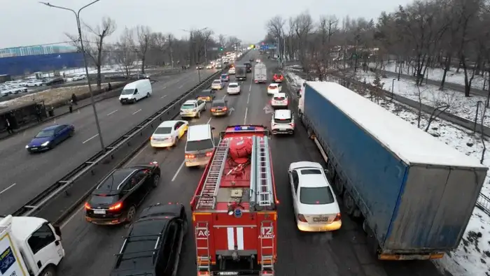 Секунды, от которых зависят жизни: МЧС Казахстана показало, как водители реагируют на спецтранспорт (5)
