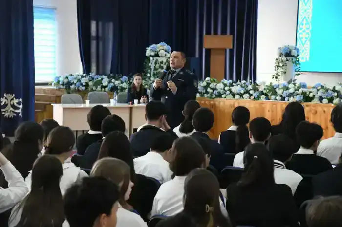 «Закон и порядок»: серию воспитательно-профилактических мероприятий проводят в столичной школе (9)