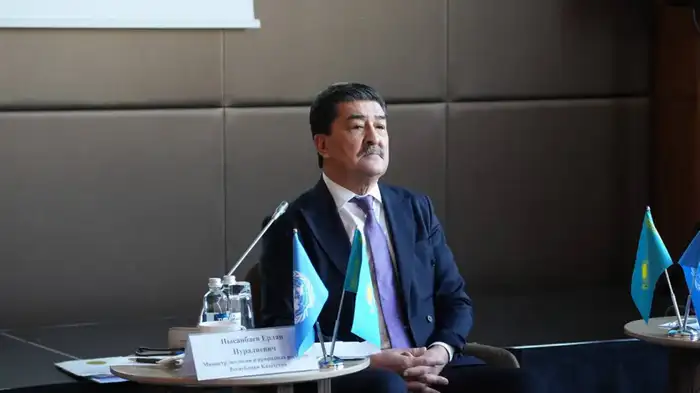 Министр экологии Казахстана обсудил с учениками аналитической школы ключевые экологические вопросы