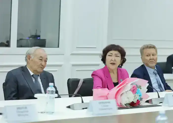 Ербол Карашукеев встретился с представителями интеллигенции (7)