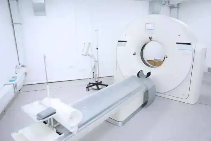 В больнице Актобе запустили новый КТ и мобильную С-дугу для экстренной помощи (3)
