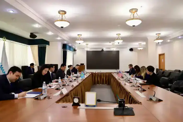 А. Ертаев встретился с заместителем помощника Торгового представителя США О. Латчин (3)