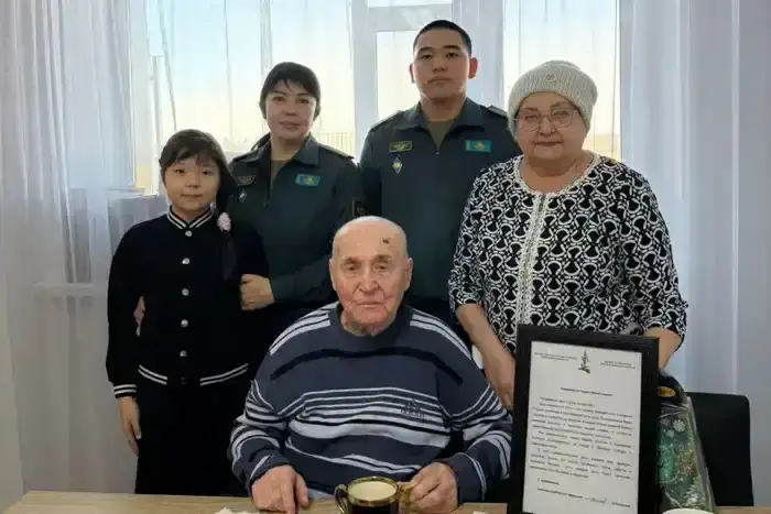 Костанайцы поздравили ветерана с 101-летием