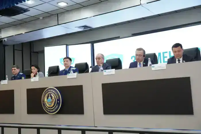 8 января в Западно-Казахстанской области состоялся форум, посвященный оценке эффективности реализации проекта «Қауіпсіз өңір – сенімді болашақ». (2)