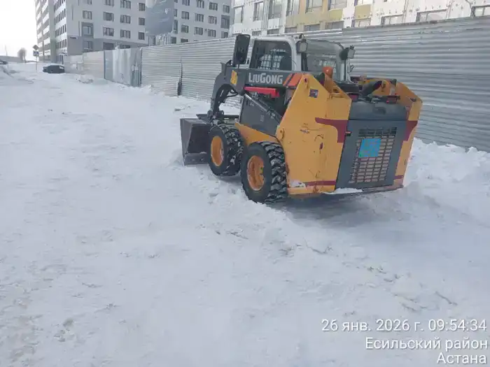 В Астане задействовано 1 233 единицы спецтехники для уборки 3,2 млн кубометров снега
